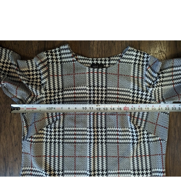 Violet B Woman's Houndstooth W/ Red Accent Dress Size 1X Stretch Bell Sleeves. - Picture 8 of 16